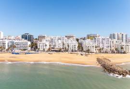 Modern 2-Bedroom Apartment with Sea View in Quarteira