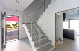 4 Bedroom Tavira family villa with private pool and garage
