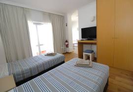 Apartment T0+1, walking distance to Praia do Vau, with elevator
