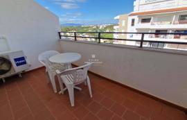 Apartment T0+1, walking distance to Praia do Vau, with elevator