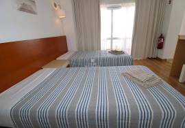 Apartment T0+1, walking distance to Praia do Vau, with elevator