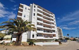 Apartment T0+1, walking distance to Praia do Vau, with elevator