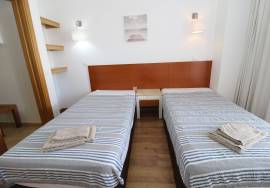 Apartment T0+1, walking distance to Praia do Vau, with elevator