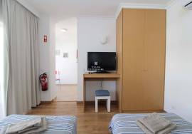 Apartment T0+1, walking distance to Praia do Vau, with elevator
