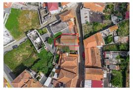House to recover with approved project in Travessa da Arrábida, Porto House to recover with approved project in Travessa da Arrábida, Porto