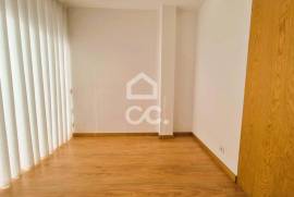 Excellent 2 bedroom apartment with terrace in the city center for rent.