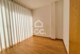 Excellent 2 bedroom apartment with terrace in the city center for rent.