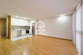 Excellent 2 bedroom apartment with terrace in the city center for rent.