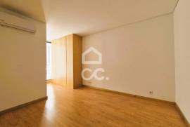 Excellent 2 bedroom apartment with terrace in the city center for rent.
