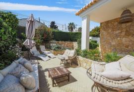 Carvoeiro –Semi-detached villa with pool within walking distance to the centre