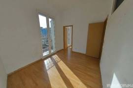 Offer for sale of apartment in Miraflores Avenue.