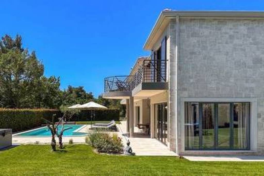 ISZTRIA, POREČ - Luxus villa közel a tengerhez!