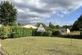 Chateauneuf . Beau Terrain Plat A
