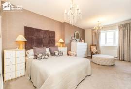 4 bedroom, Detached house for sale
