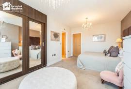 4 bedroom, Detached house for sale