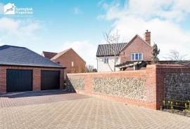 4 bedroom, Detached house for sale