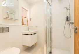 4 bedroom, Detached house for sale