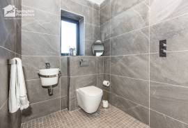 4 bedroom, Detached house for sale
