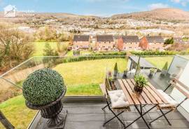 4 bedroom, Detached house for sale