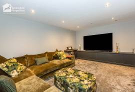 4 bedroom, Detached house for sale