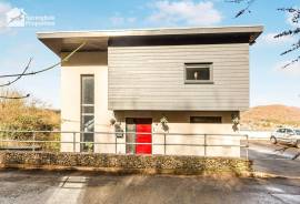 4 bedroom, Detached house for sale