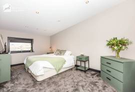 4 bedroom, Detached house for sale