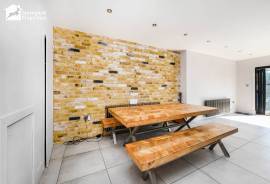 3 bedroom, Semi-detached house for sale