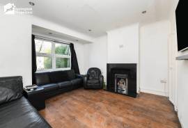 3 bedroom, Semi-detached house for sale
