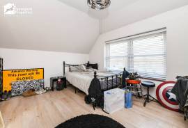 3 bedroom, Semi-detached house for sale
