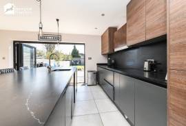 3 bedroom, Semi-detached house for sale
