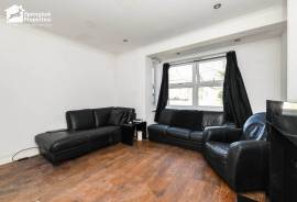 3 bedroom, Semi-detached house for sale