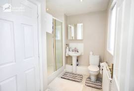 4 bedroom, Detached house for sale