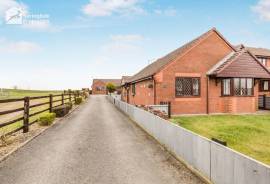 2 bedroom, Bungalow for sale