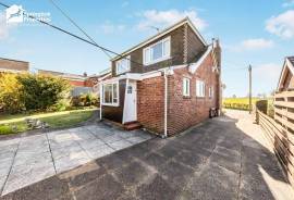 4 bedroom, Bungalow for sale