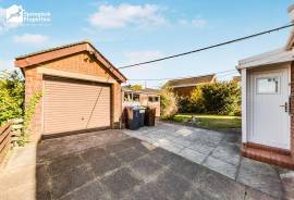 4 bedroom, Bungalow for sale