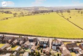4 bedroom, Bungalow for sale