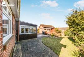 4 bedroom, Bungalow for sale