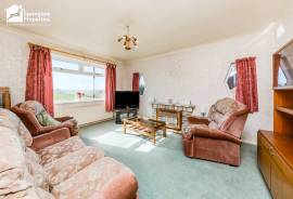 4 bedroom, Bungalow for sale