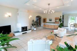 Detached house for sale in Riga district, 420.00m2