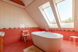 Detached house for rent in Riga district, 243.00m2