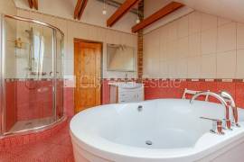 Detached house for rent in Riga district, 243.00m2