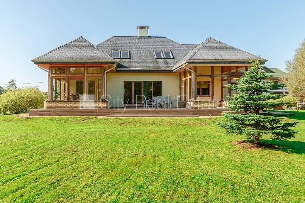 Detached house for rent in Riga district, 243.00m2