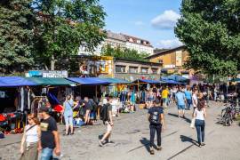 Spacious living in Friedrichshain: Large 2/3 -room apartment with balcony