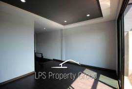 Four Story Commercial Building For Sale in Good Location