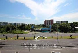 Four Story Commercial Building For Sale in Good Location