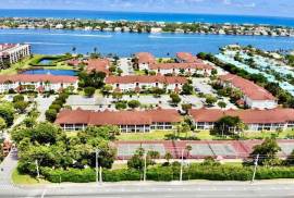 7261 Pine Forest Circle, Lake Worth, FL 33467