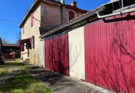 Beautiful farmhouse to renovate to your taste