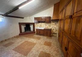 Beautiful farmhouse to renovate to your taste