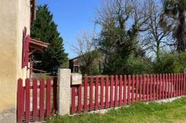 Beautiful farmhouse to renovate to your taste