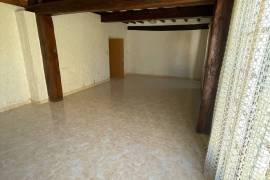 Beautiful farmhouse to renovate to your taste